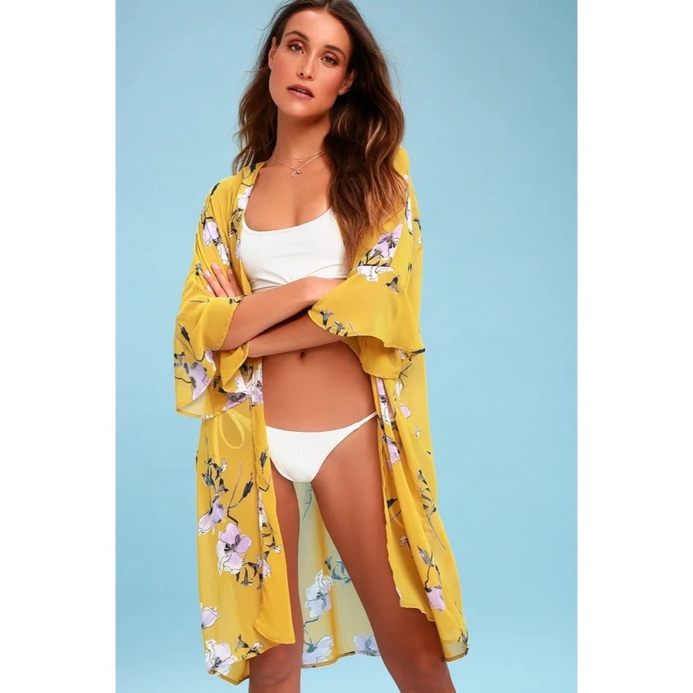 Lulu’s floral print kimono